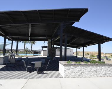 1306 W Sparrow Drive - Photo Thumbnail 27