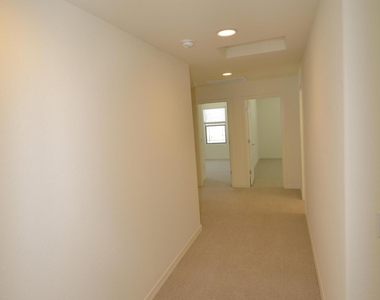 1306 W Sparrow Drive - Photo Thumbnail 8