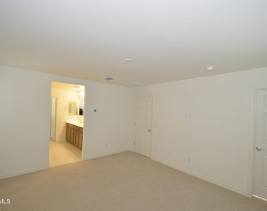 1306 W Sparrow Drive - Photo Thumbnail 5