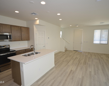 1306 W Sparrow Drive - Photo Thumbnail 2