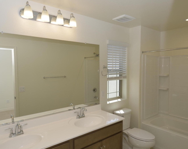 1306 W Sparrow Drive - Photo Thumbnail 11