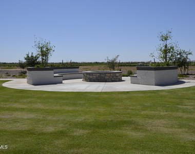 1306 W Sparrow Drive - Photo Thumbnail 25