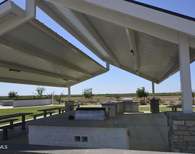 1306 W Sparrow Drive - Photo Thumbnail 22