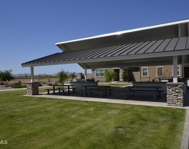1306 W Sparrow Drive - Photo Thumbnail 26