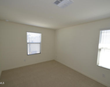 1306 W Sparrow Drive - Photo Thumbnail 10
