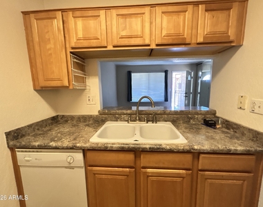14203 N 19th Avenue - Photo Thumbnail 8