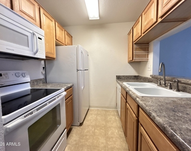 14203 N 19th Avenue - Photo Thumbnail 7