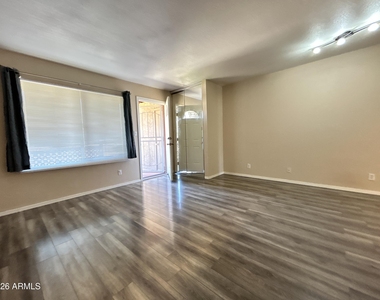 14203 N 19th Avenue - Photo Thumbnail 1
