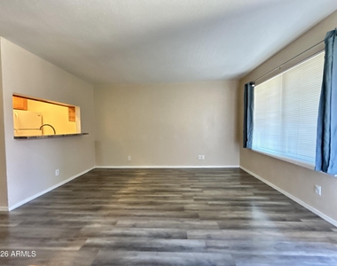14203 N 19th Avenue - Photo Thumbnail 4