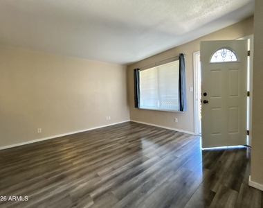 14203 N 19th Avenue - Photo Thumbnail 2