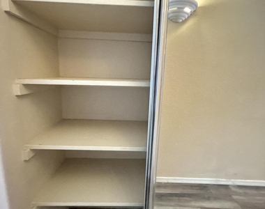 14203 N 19th Avenue - Photo Thumbnail 11