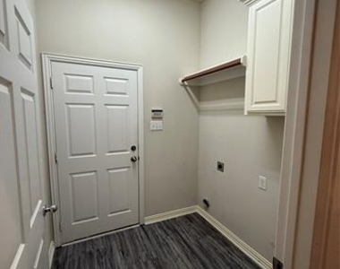 7341 Chambers Lane - Photo Thumbnail 8