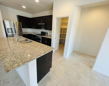 43691 W Yucca Lane - Photo Thumbnail 3