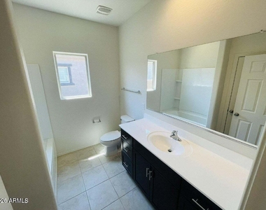 43691 W Yucca Lane - Photo Thumbnail 6