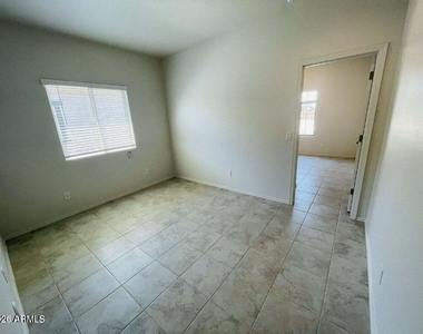 43691 W Yucca Lane - Photo Thumbnail 7