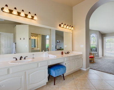 1585 W Honeysuckle Lane - Photo Thumbnail 17