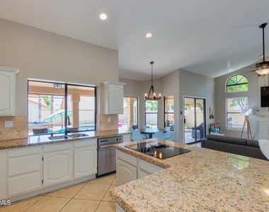1585 W Honeysuckle Lane - Photo Thumbnail 7