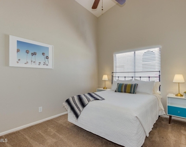 1585 W Honeysuckle Lane - Photo Thumbnail 20