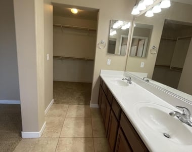 1143 E Cedar Street - Photo Thumbnail 14