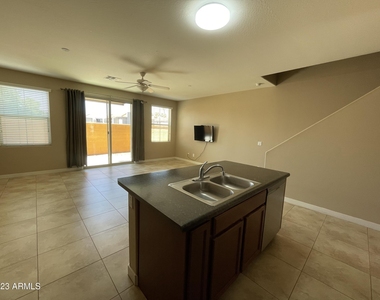 1143 E Cedar Street - Photo Thumbnail 4