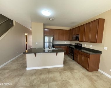 1143 E Cedar Street - Photo Thumbnail 2