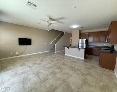 1143 E Cedar Street - Photo Thumbnail 3