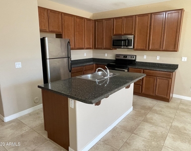 1143 E Cedar Street - Photo Thumbnail 5