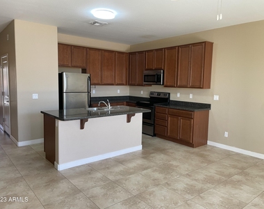 1143 E Cedar Street - Photo Thumbnail 11