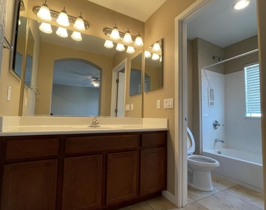 1143 E Cedar Street - Photo Thumbnail 25