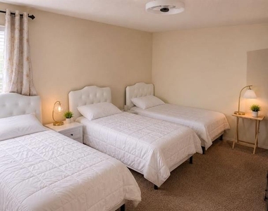 2313 Orchid Drive - Photo Thumbnail 8