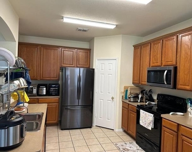 2313 Orchid Drive - Photo Thumbnail 5