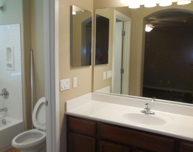 1147 E Cedar Street - Photo Thumbnail 25
