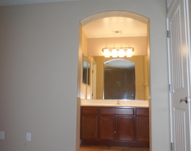 1147 E Cedar Street - Photo Thumbnail 24