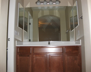 1147 E Cedar Street - Photo Thumbnail 14