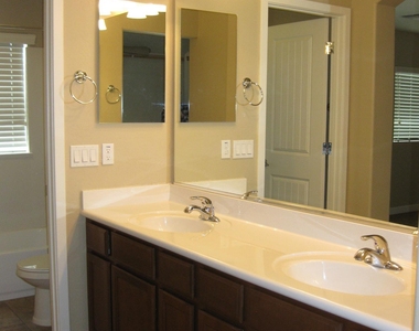 1147 E Cedar Street - Photo Thumbnail 7