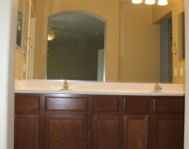 1147 E Cedar Street - Photo Thumbnail 8