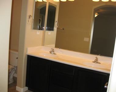1163 E Cedar Street - Photo Thumbnail 11