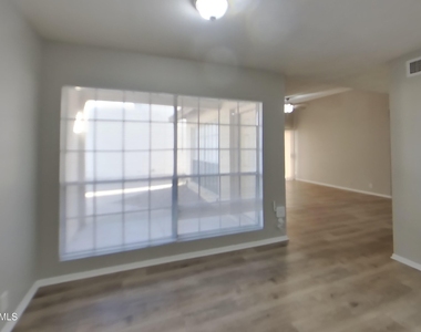 14239 N 50th Drive - Photo Thumbnail 2