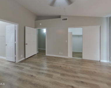 14239 N 50th Drive - Photo Thumbnail 5