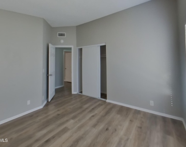 14239 N 50th Drive - Photo Thumbnail 12