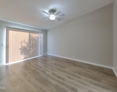 14239 N 50th Drive - Photo Thumbnail 6