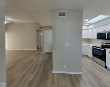14239 N 50th Drive - Photo Thumbnail 3