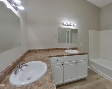14239 N 50th Drive - Photo Thumbnail 7