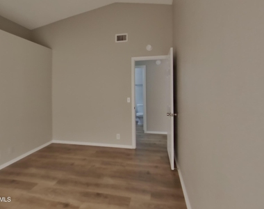 14239 N 50th Drive - Photo Thumbnail 9