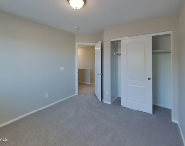 42065 W Sunland Drive - Photo Thumbnail 10