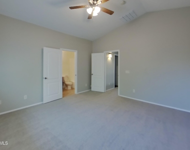 42065 W Sunland Drive - Photo Thumbnail 4