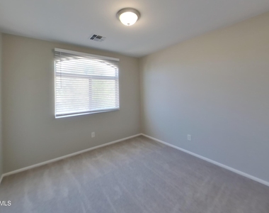 42065 W Sunland Drive - Photo Thumbnail 9