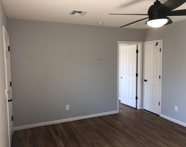 725 E Moreland Street - Photo Thumbnail 11