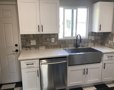 725 E Moreland Street - Photo Thumbnail 3