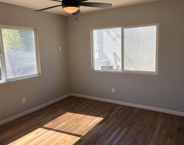 725 E Moreland Street - Photo Thumbnail 15